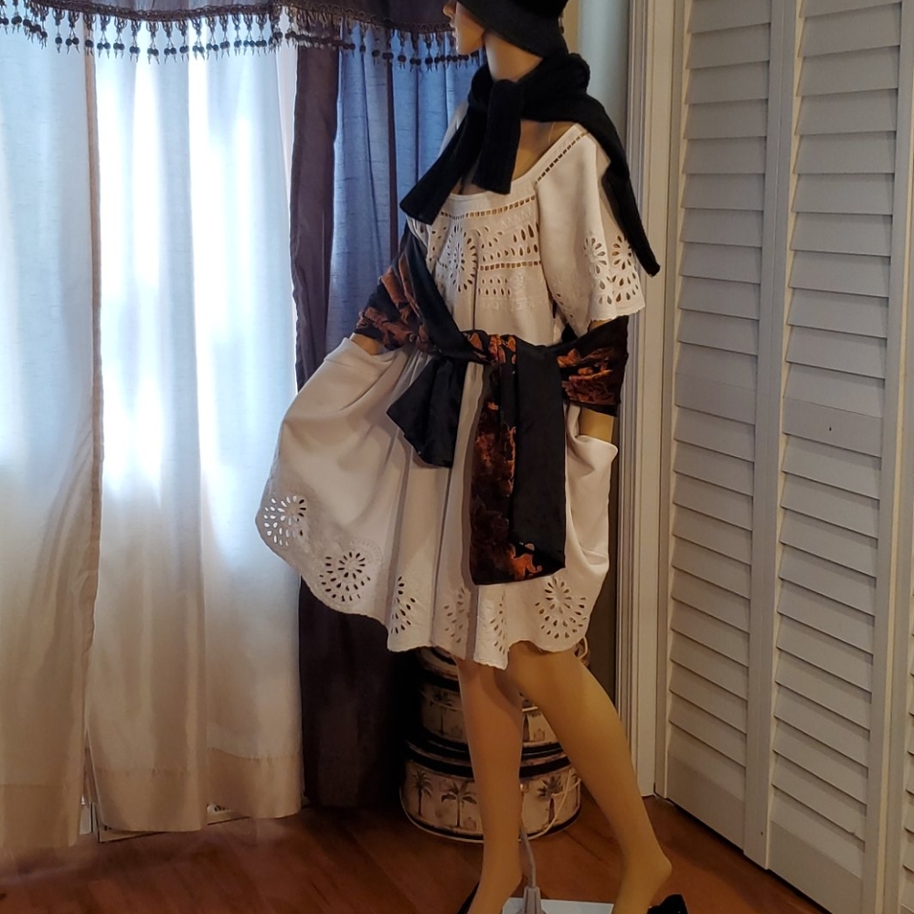 Eyelet--OUTFIT - Picture 9 of 9